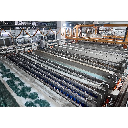 Fully automatic electroplating line
